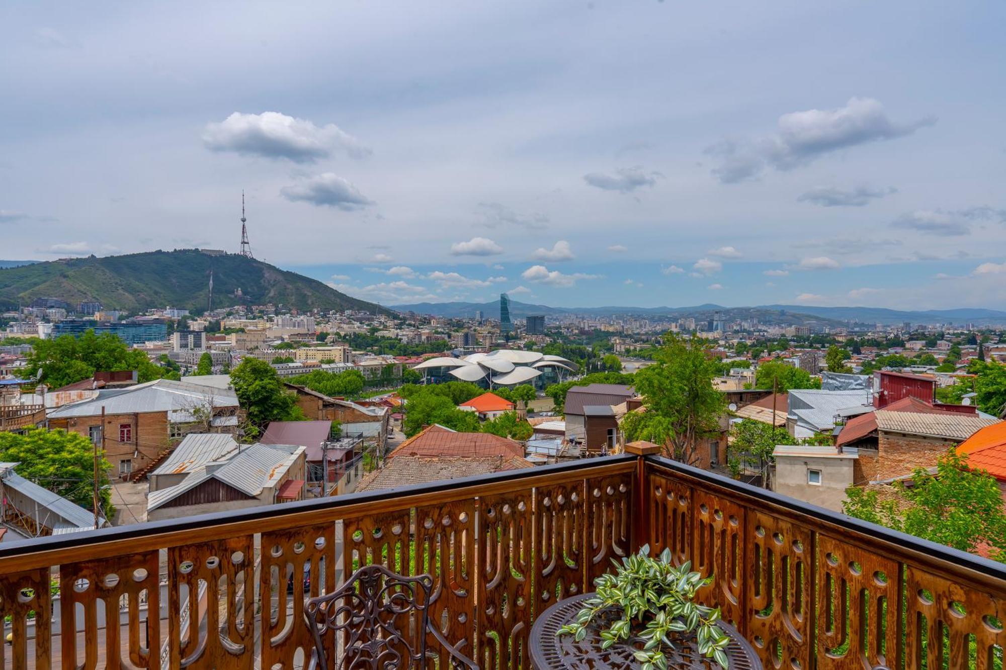 Iris Hotel Tbilisi ภายนอก รูปภาพ
