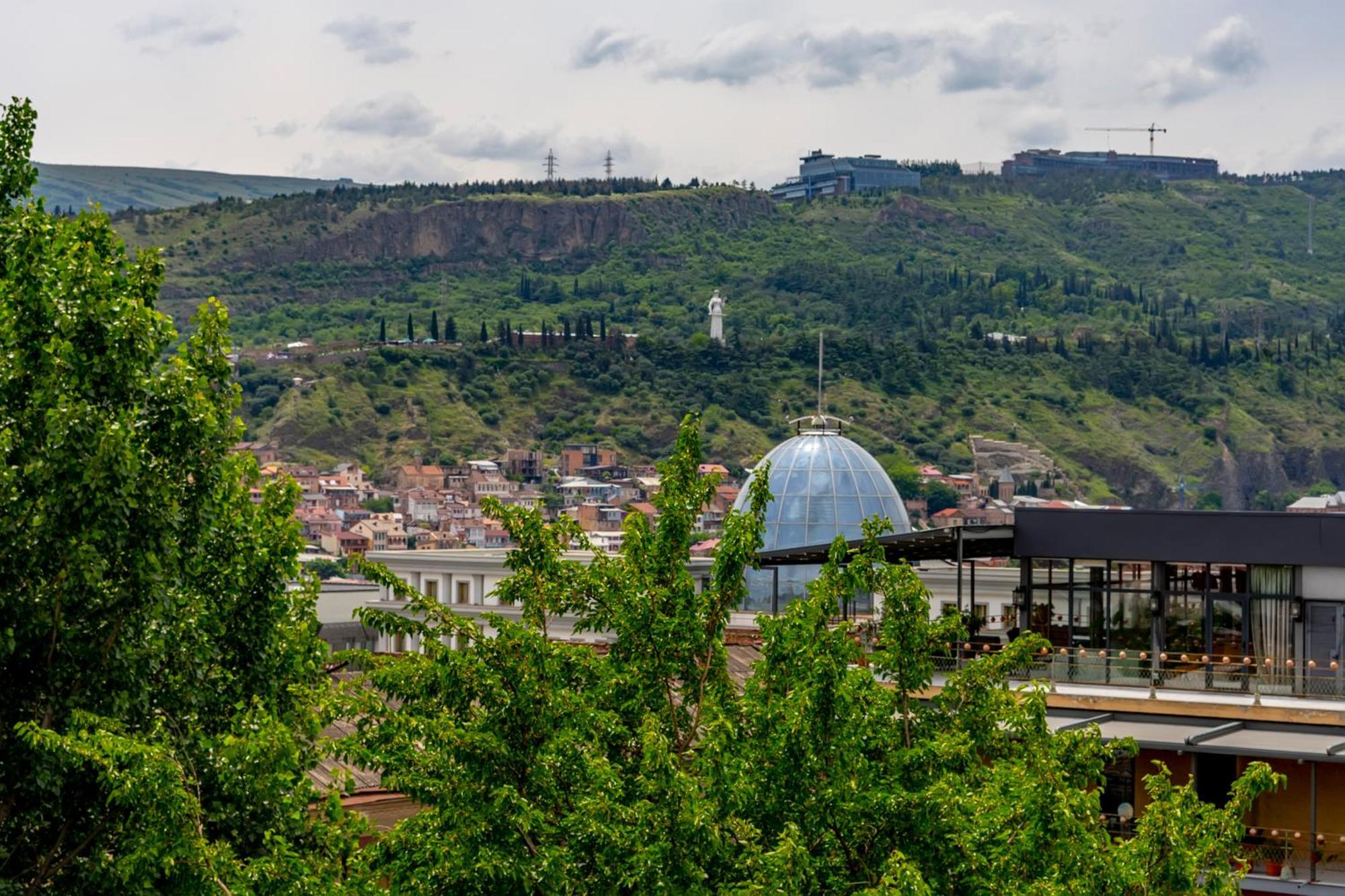 Iris Hotel Tbilisi ภายนอก รูปภาพ