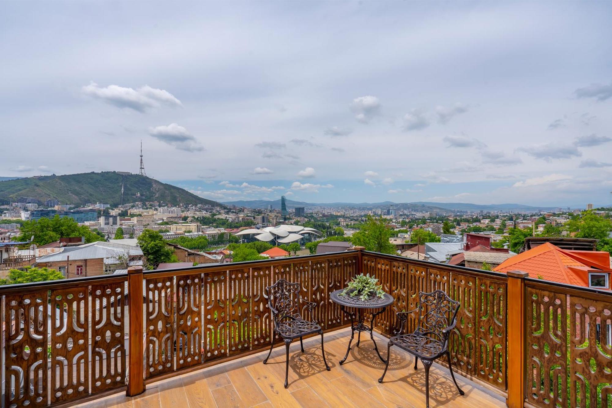 Iris Hotel Tbilisi ภายนอก รูปภาพ