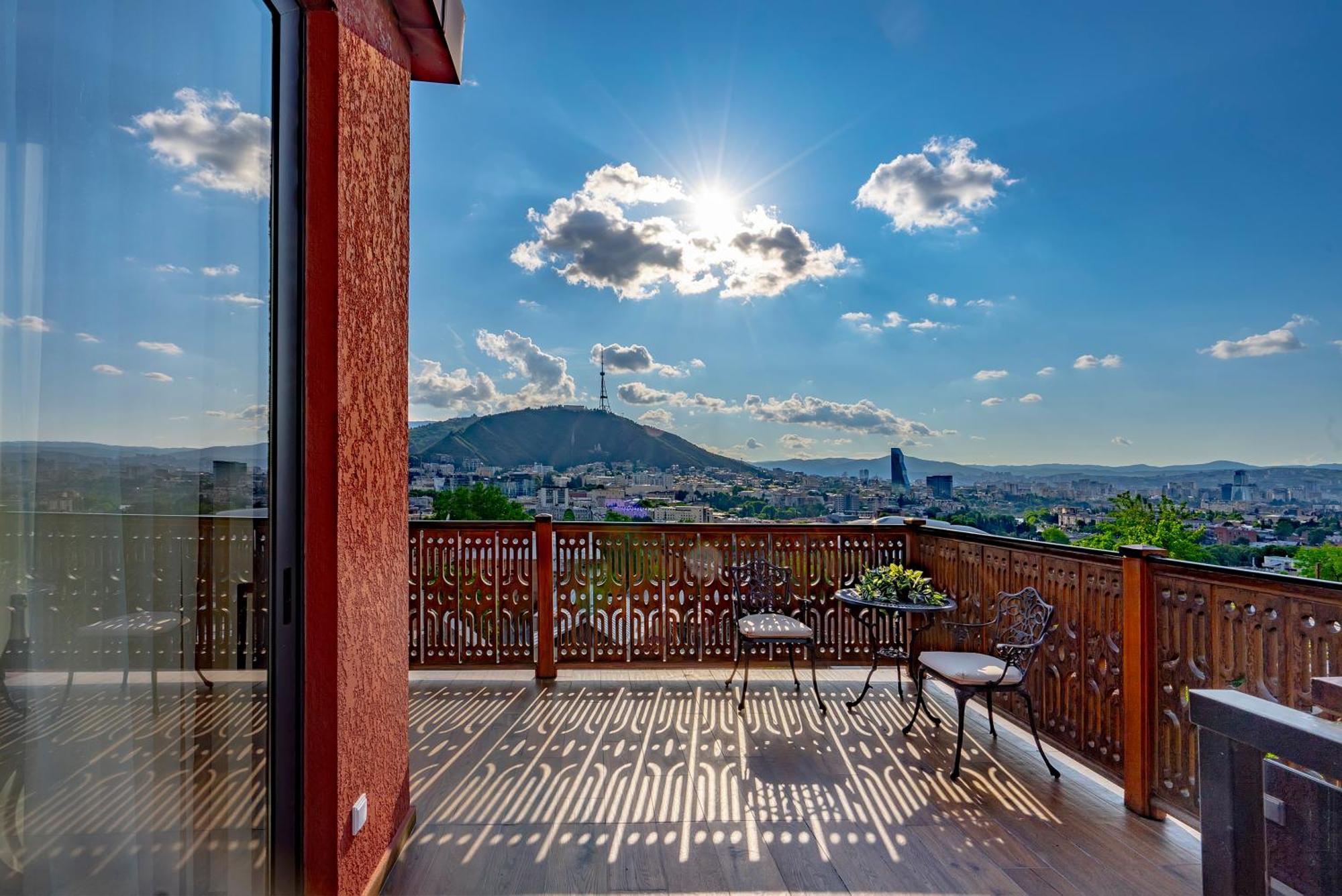Iris Hotel Tbilisi ภายนอก รูปภาพ