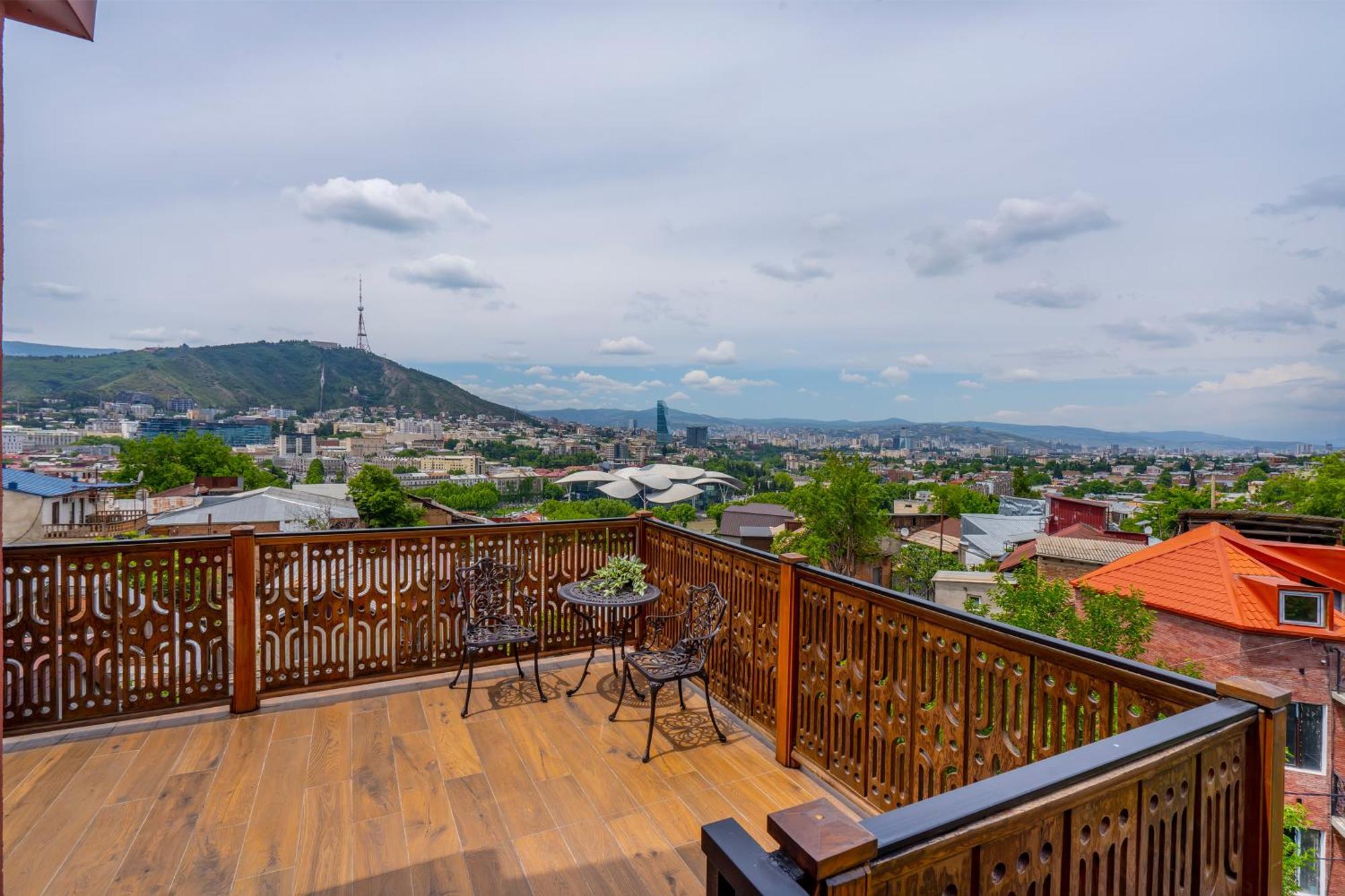Iris Hotel Tbilisi ภายนอก รูปภาพ