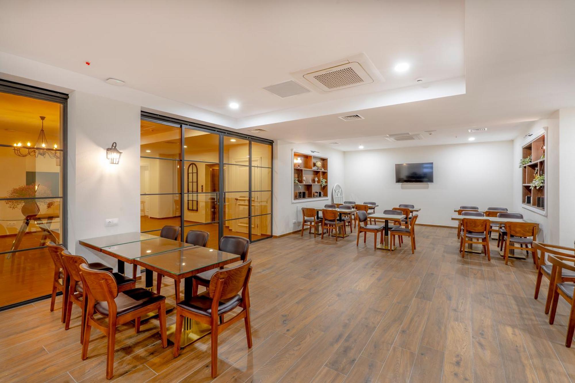 Iris Hotel Tbilisi ภายนอก รูปภาพ