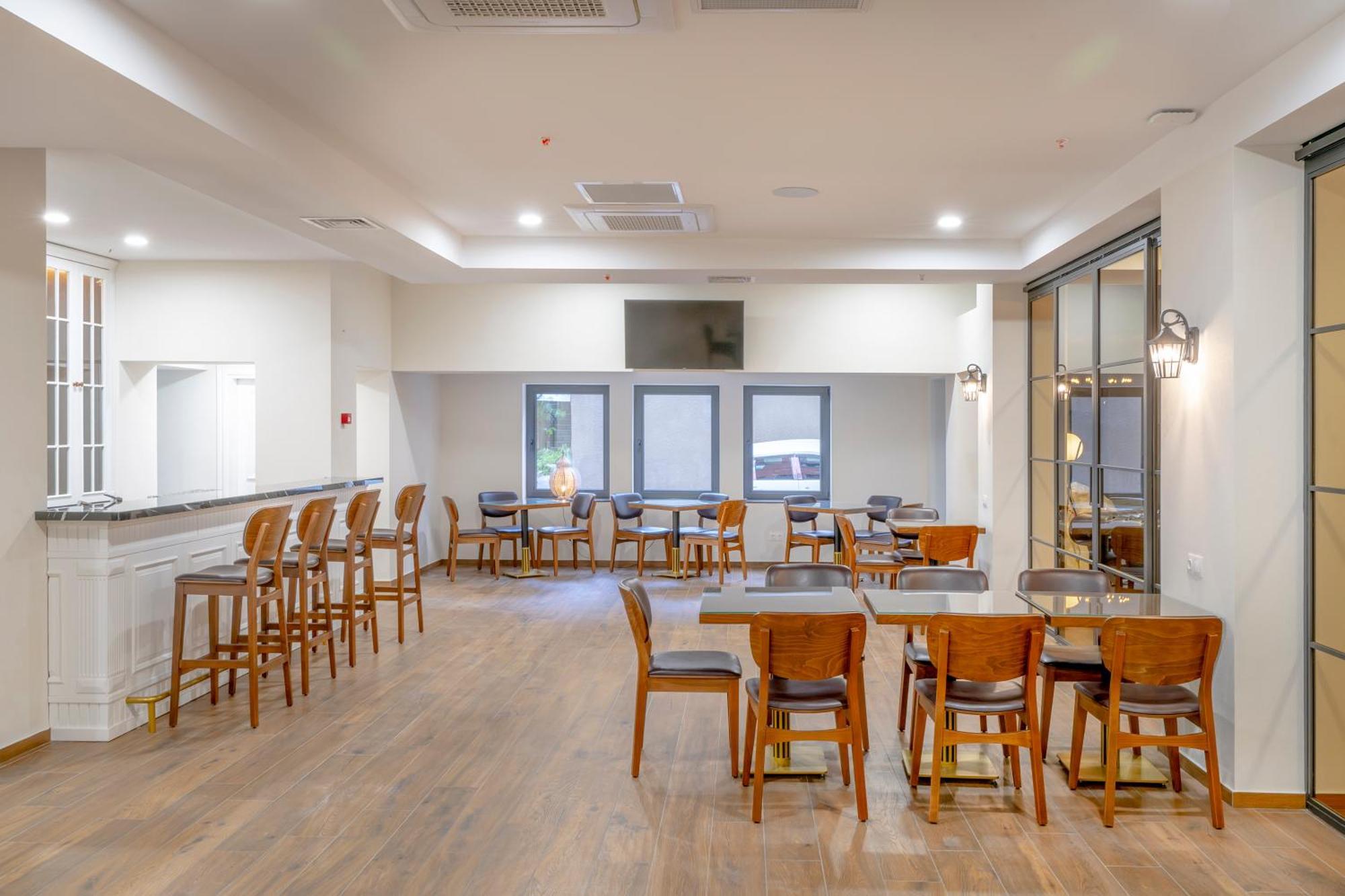 Iris Hotel Tbilisi ภายนอก รูปภาพ