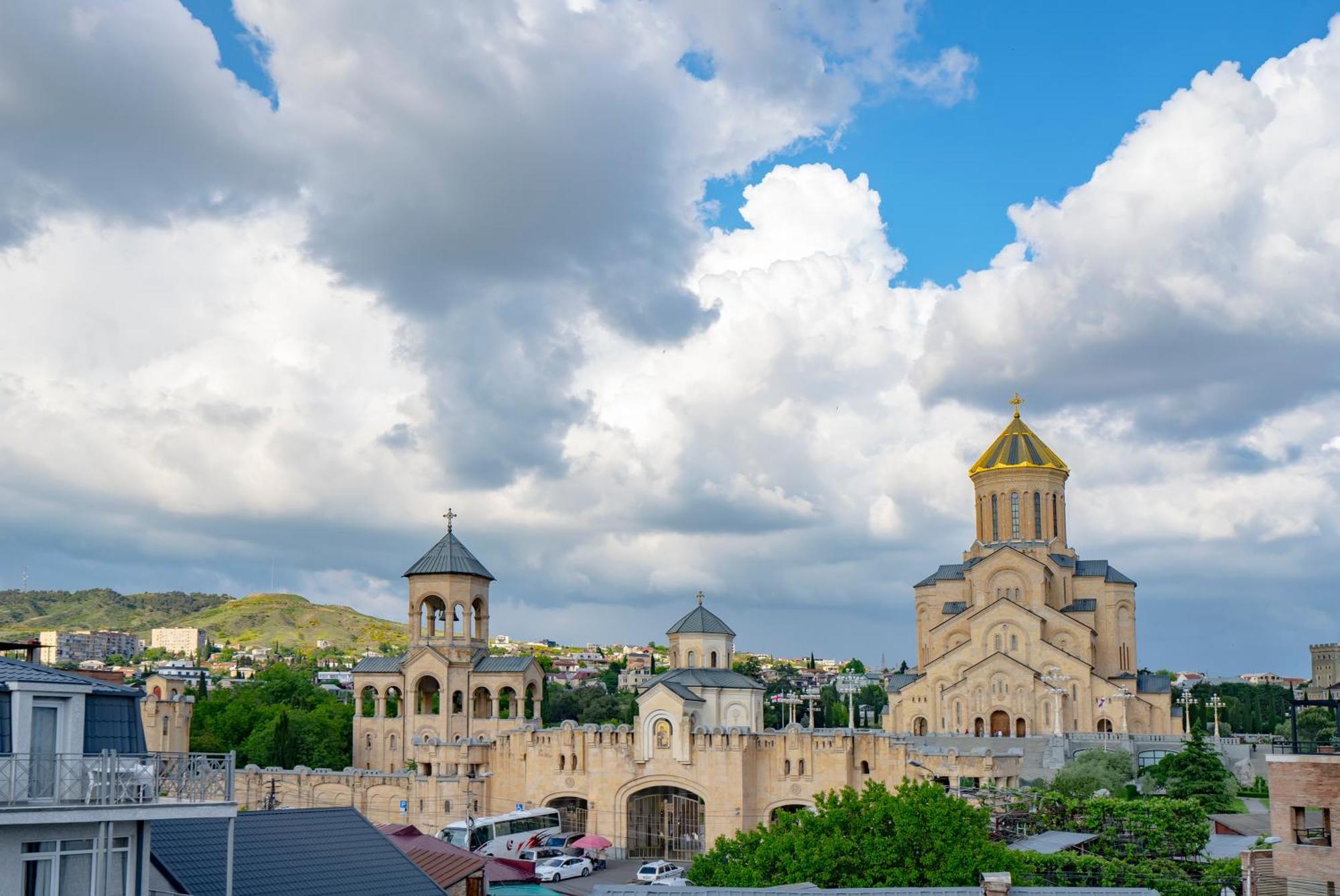 Iris Hotel Tbilisi ภายนอก รูปภาพ