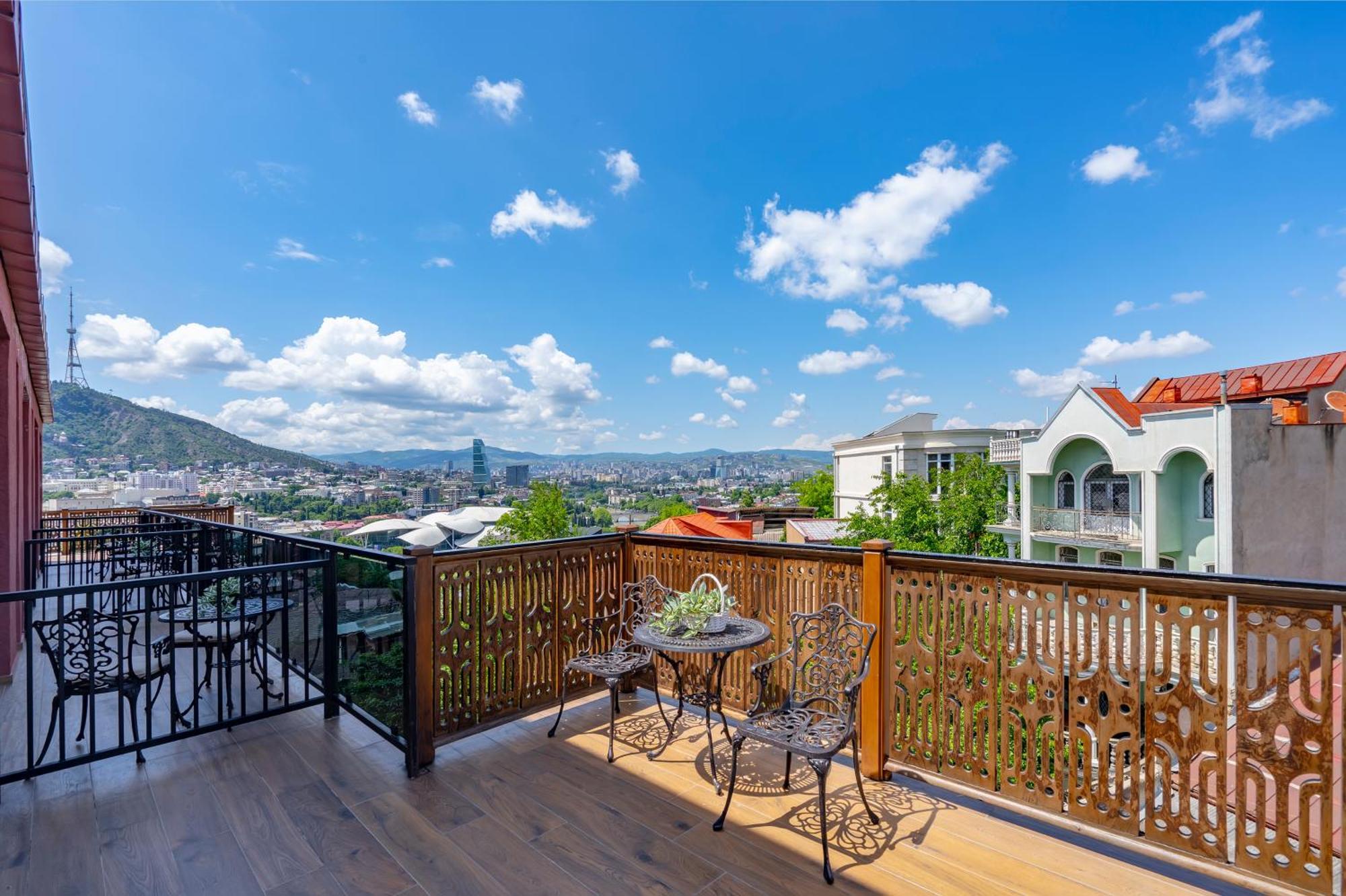 Iris Hotel Tbilisi ภายนอก รูปภาพ