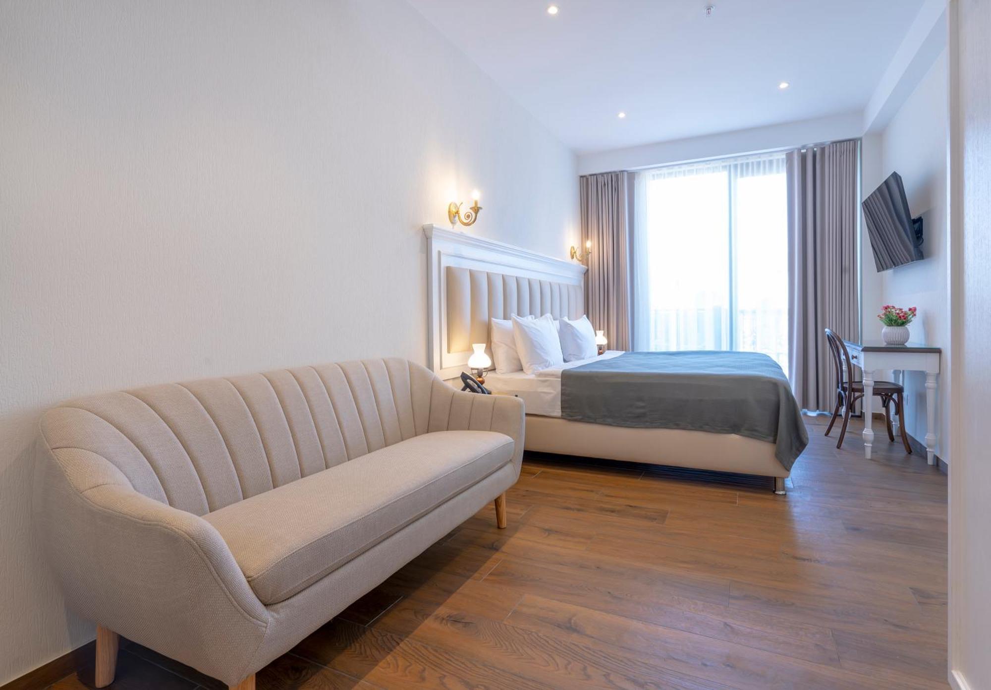 Iris Hotel Tbilisi ภายนอก รูปภาพ
