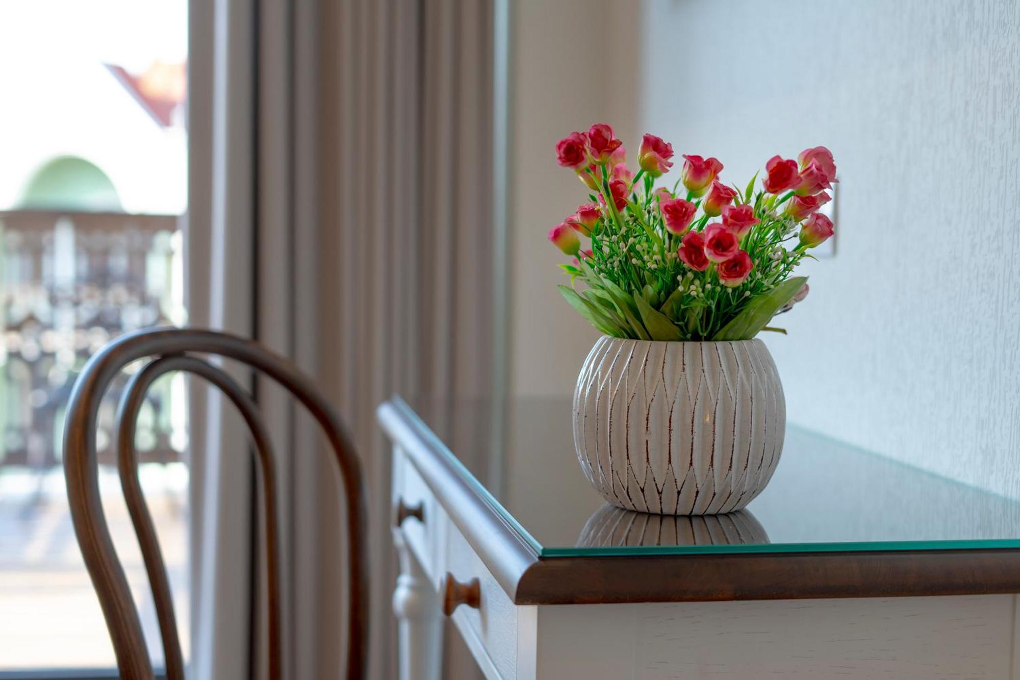 Iris Hotel Tbilisi ภายนอก รูปภาพ