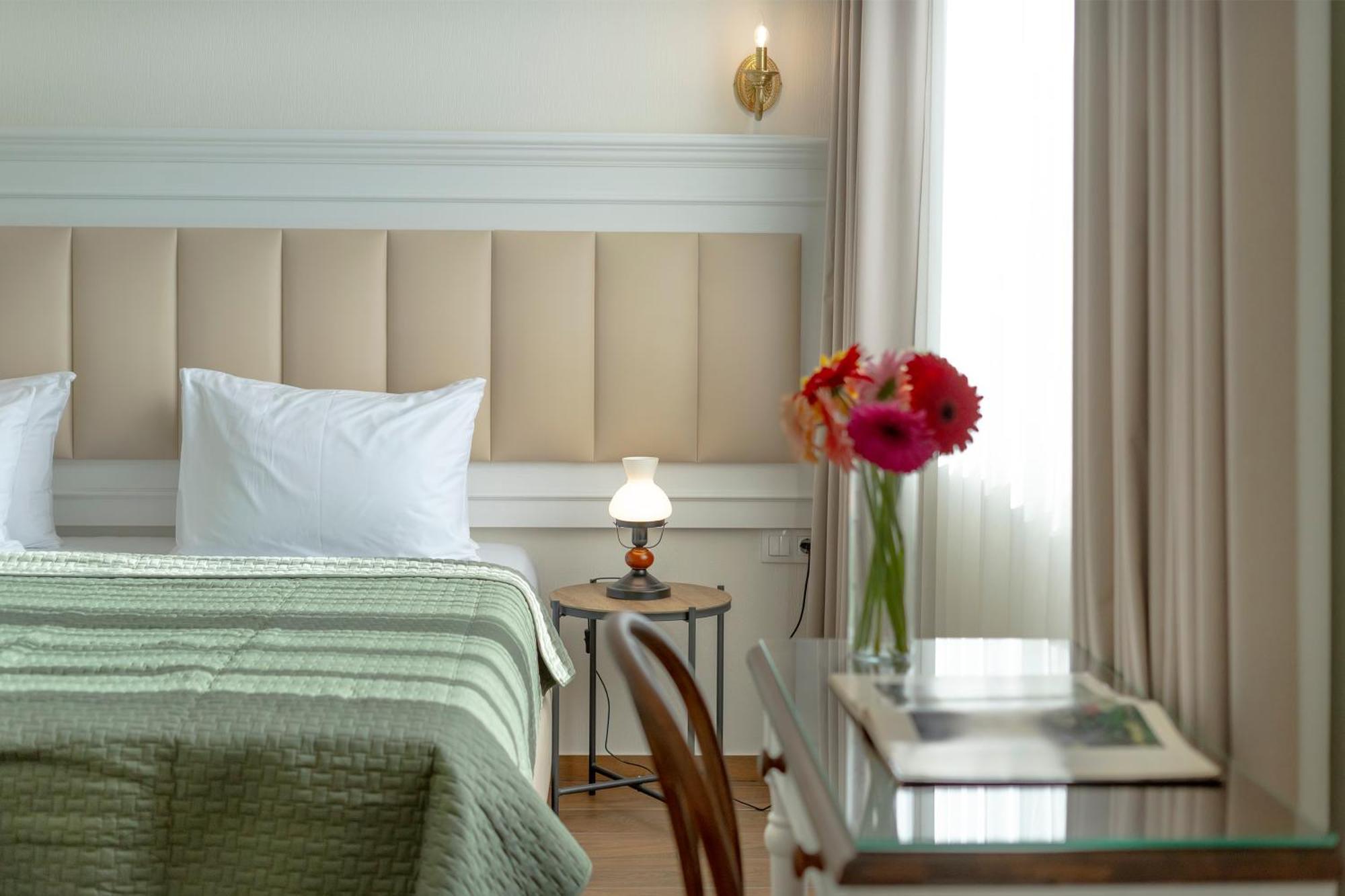 Iris Hotel Tbilisi ภายนอก รูปภาพ