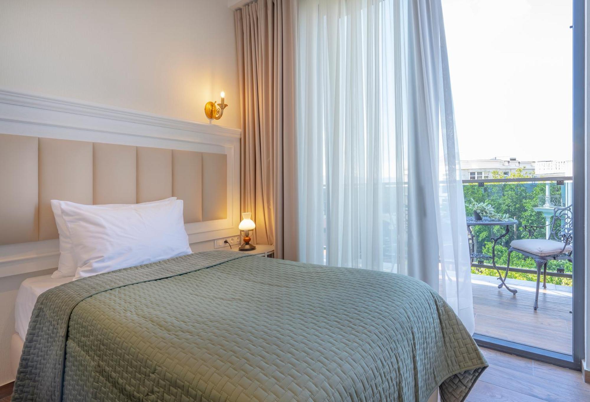 Iris Hotel Tbilisi ภายนอก รูปภาพ