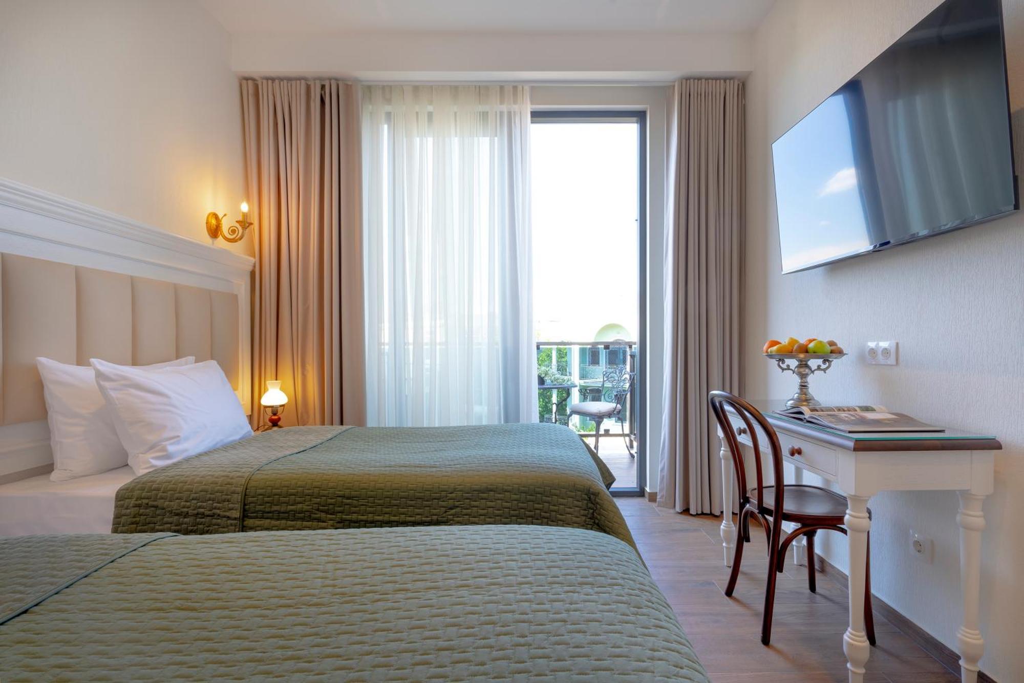 Iris Hotel Tbilisi ภายนอก รูปภาพ