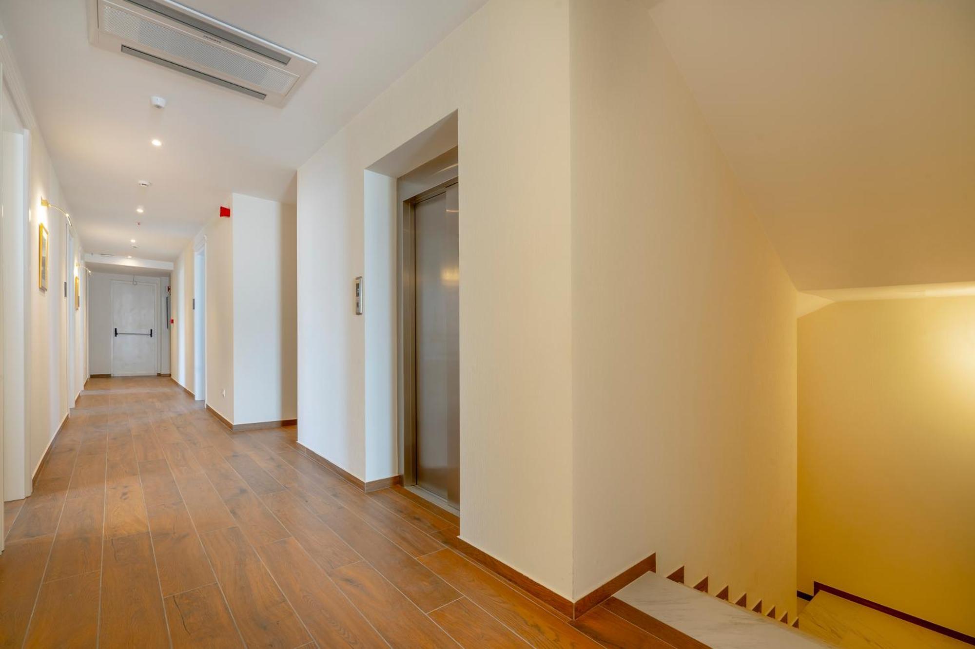 Iris Hotel Tbilisi ภายนอก รูปภาพ