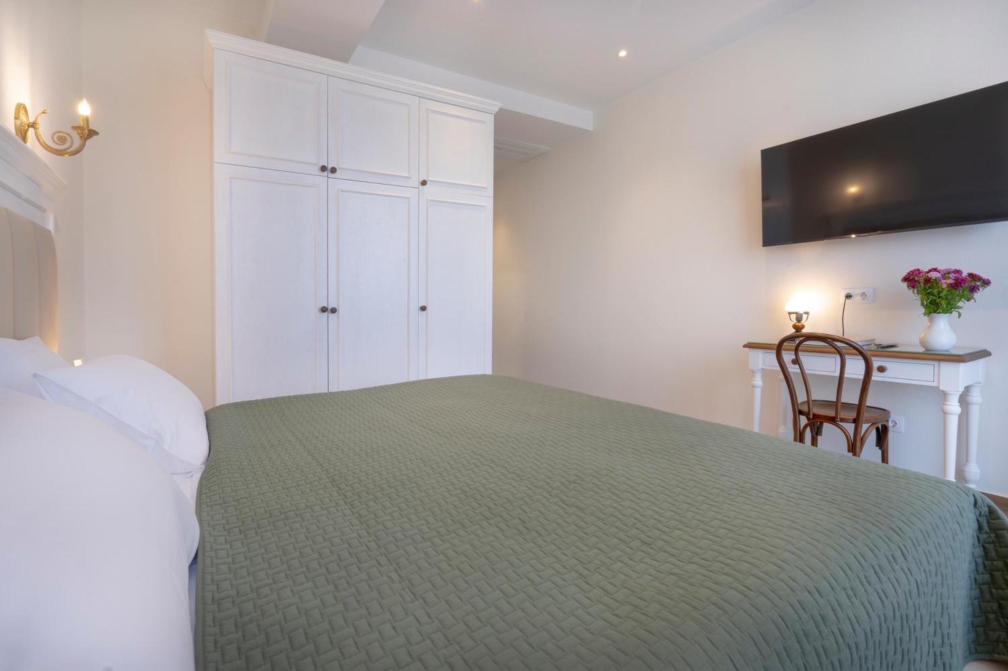 Iris Hotel Tbilisi ภายนอก รูปภาพ