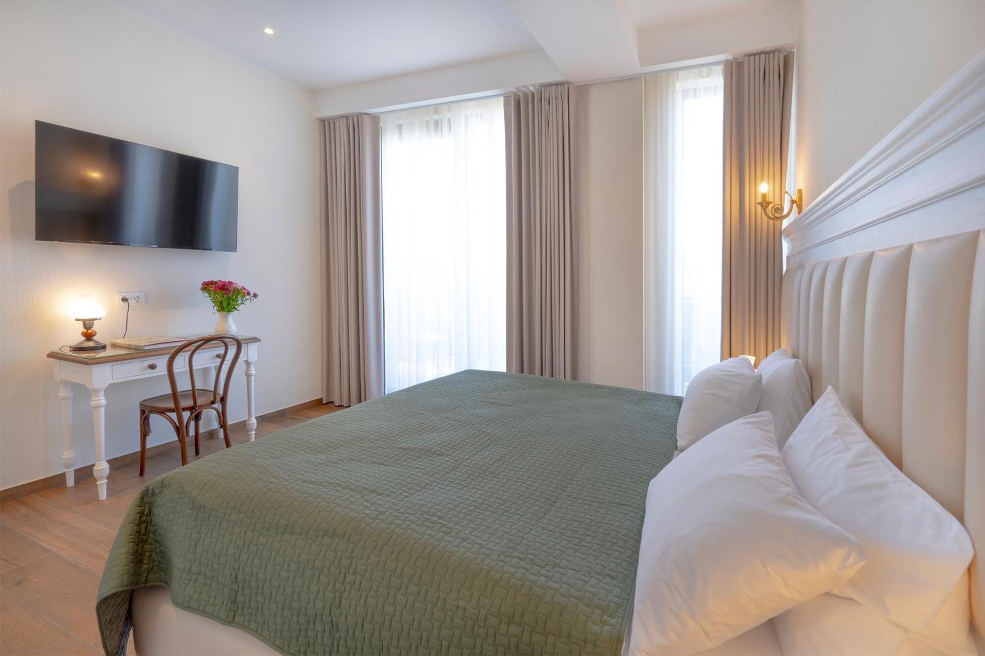 Iris Hotel Tbilisi ภายนอก รูปภาพ