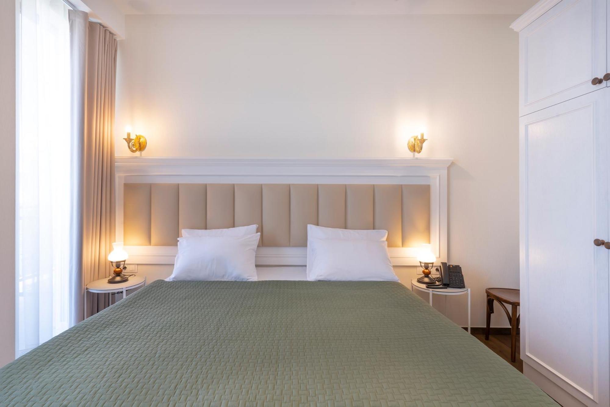 Iris Hotel Tbilisi ภายนอก รูปภาพ