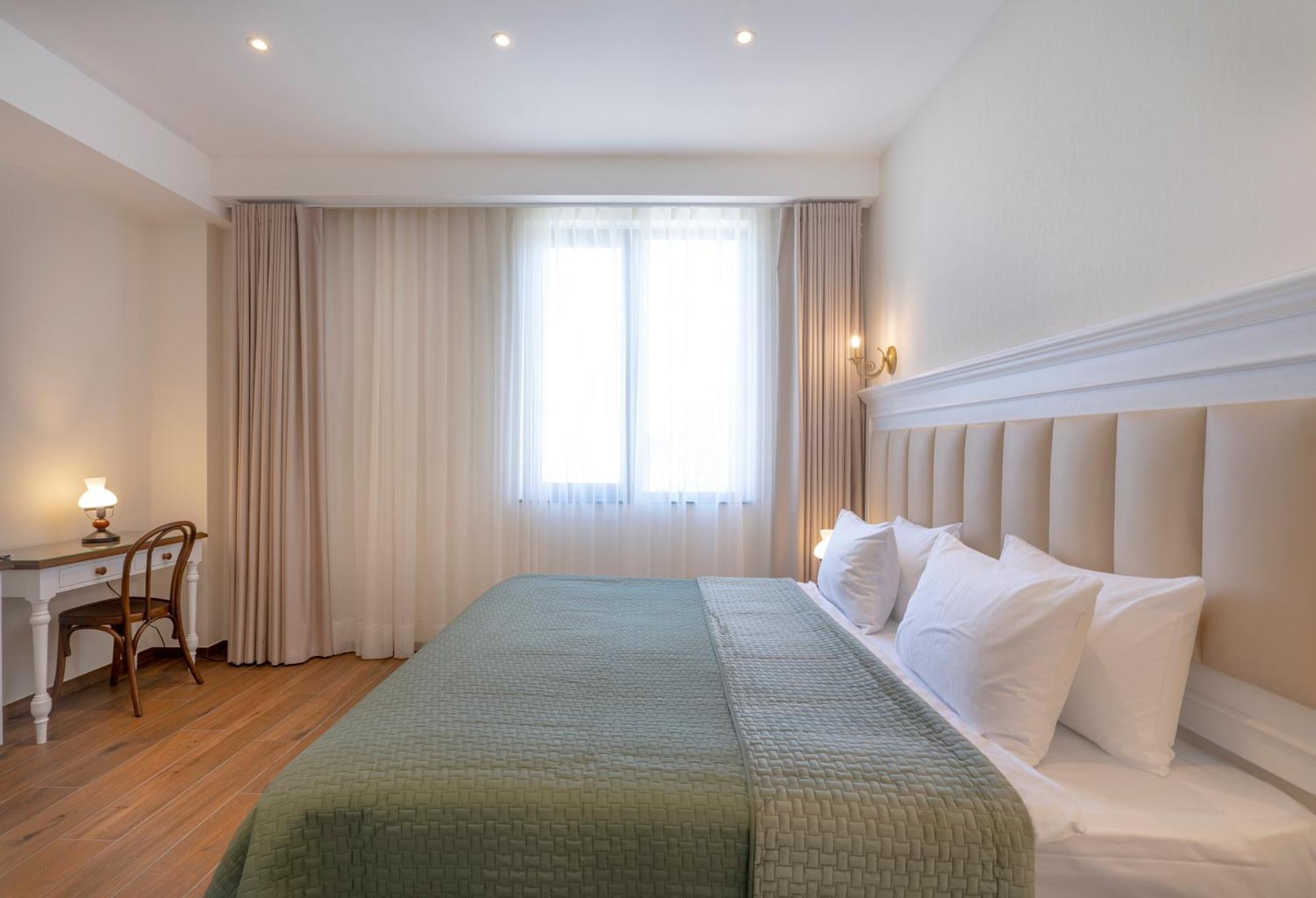 Iris Hotel Tbilisi ภายนอก รูปภาพ