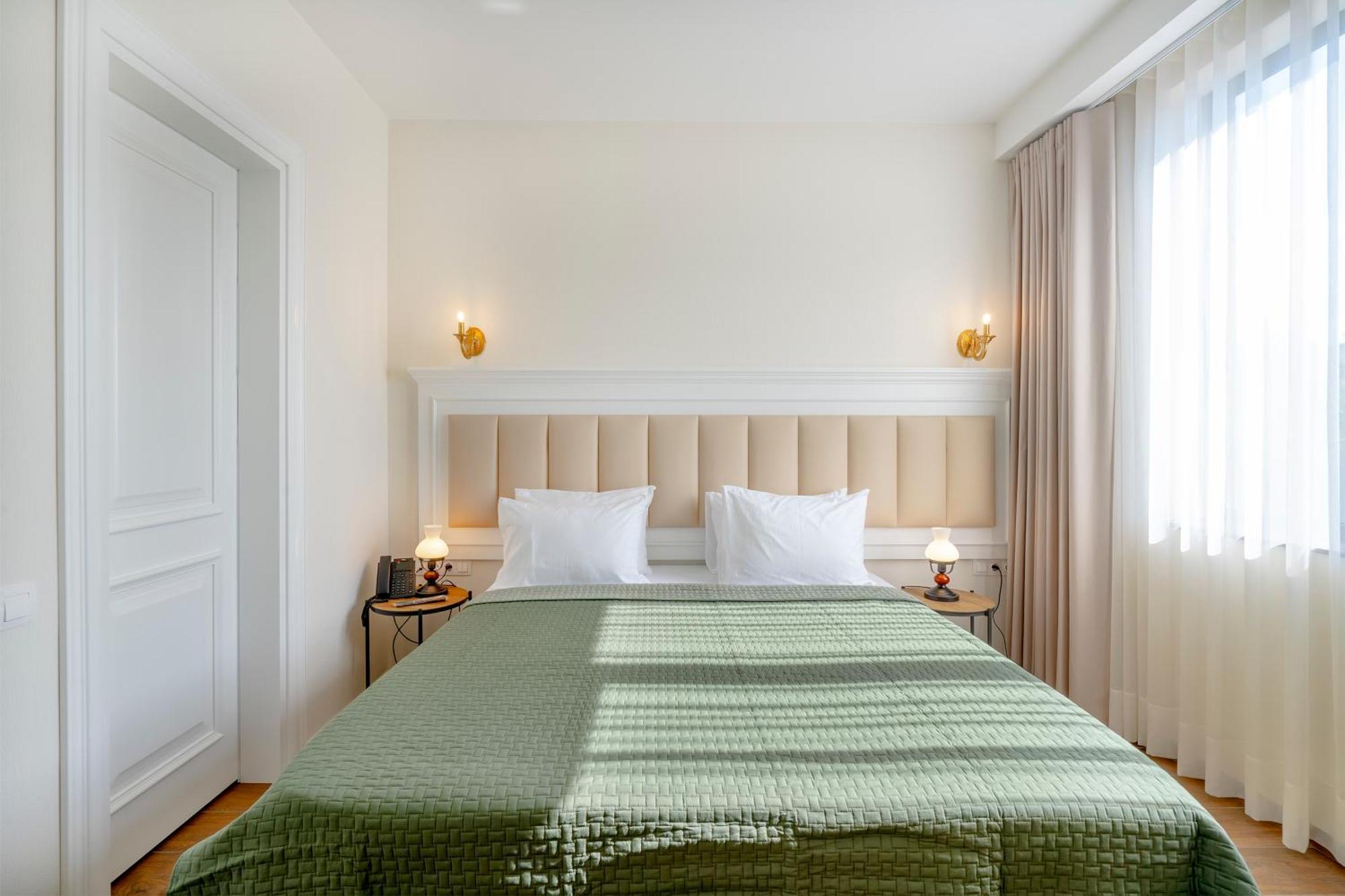 Iris Hotel Tbilisi ภายนอก รูปภาพ